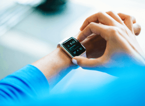 タッチパネル式の腕時計