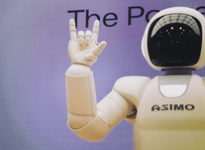 手を振るアシモ