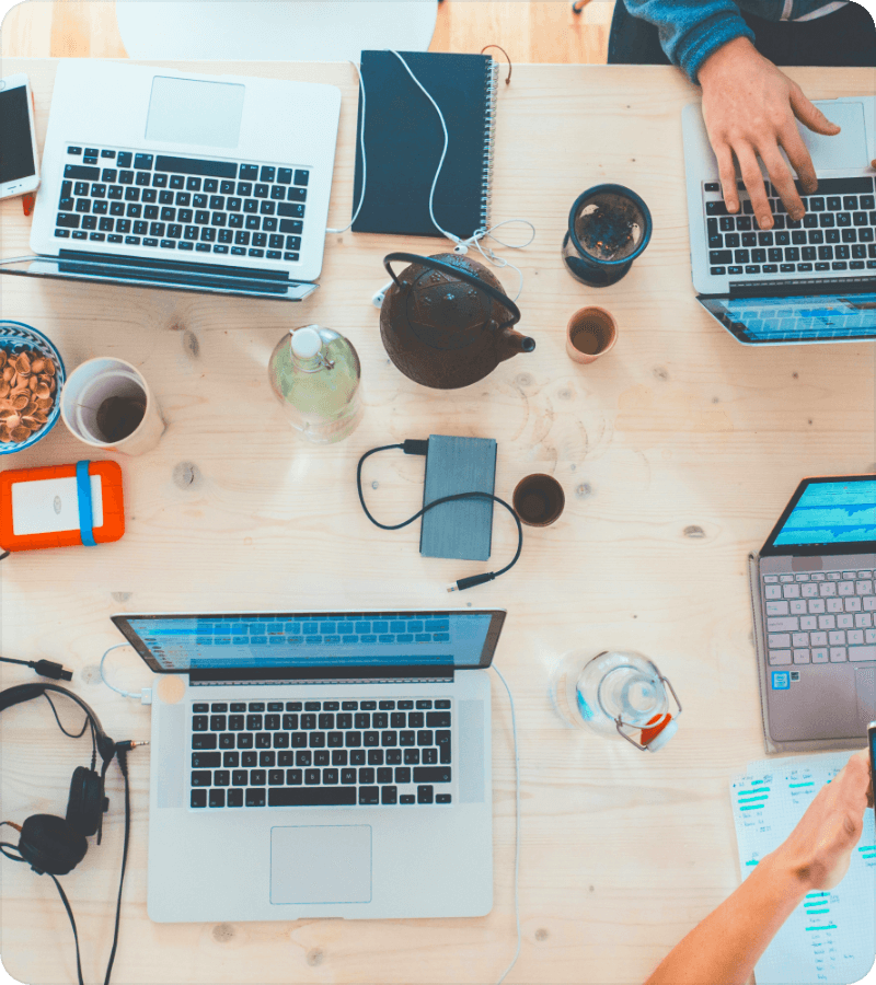 コワーキングスペースのセンターテーブル